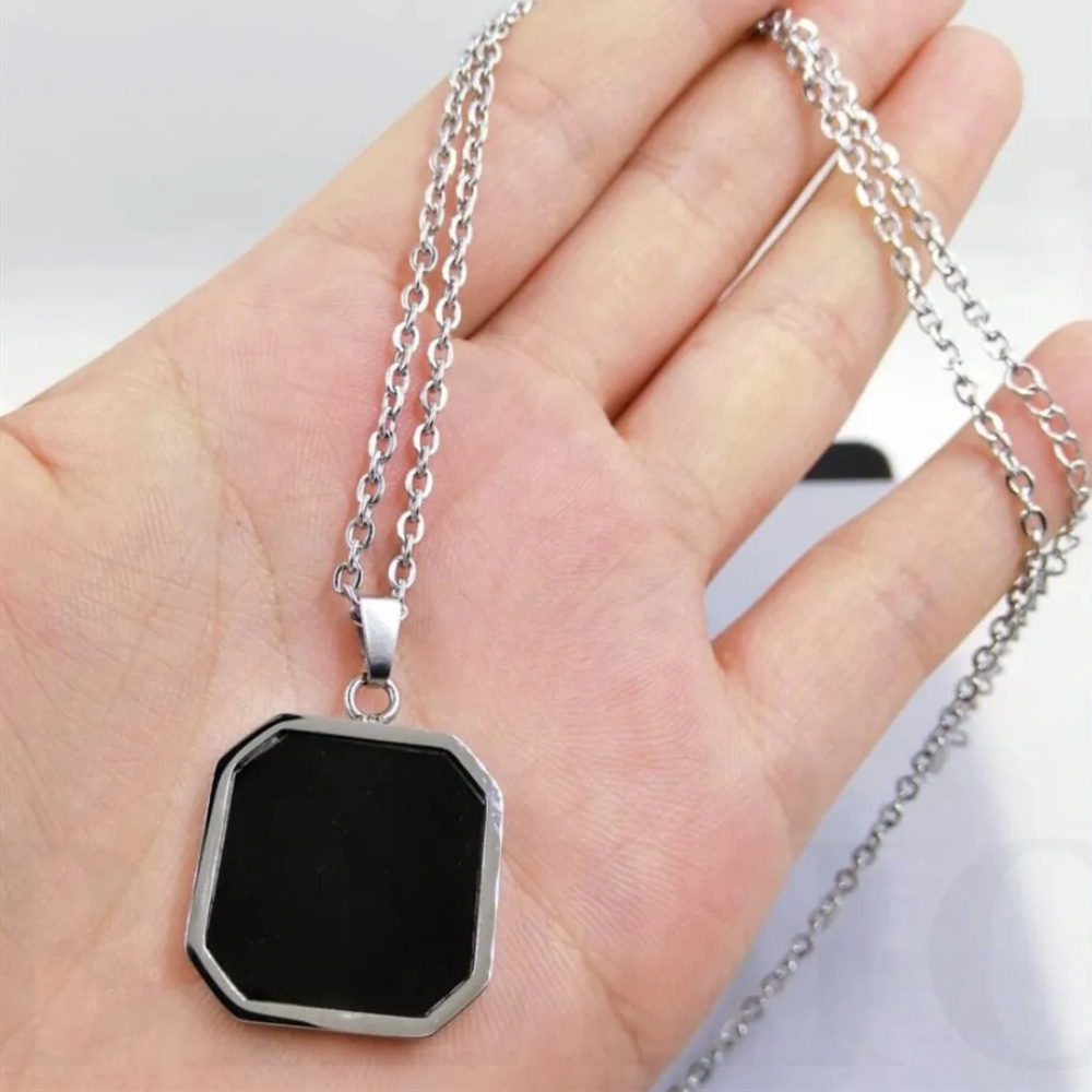 Heat-Activated Photo Necklaces: Love That Reveals Itself