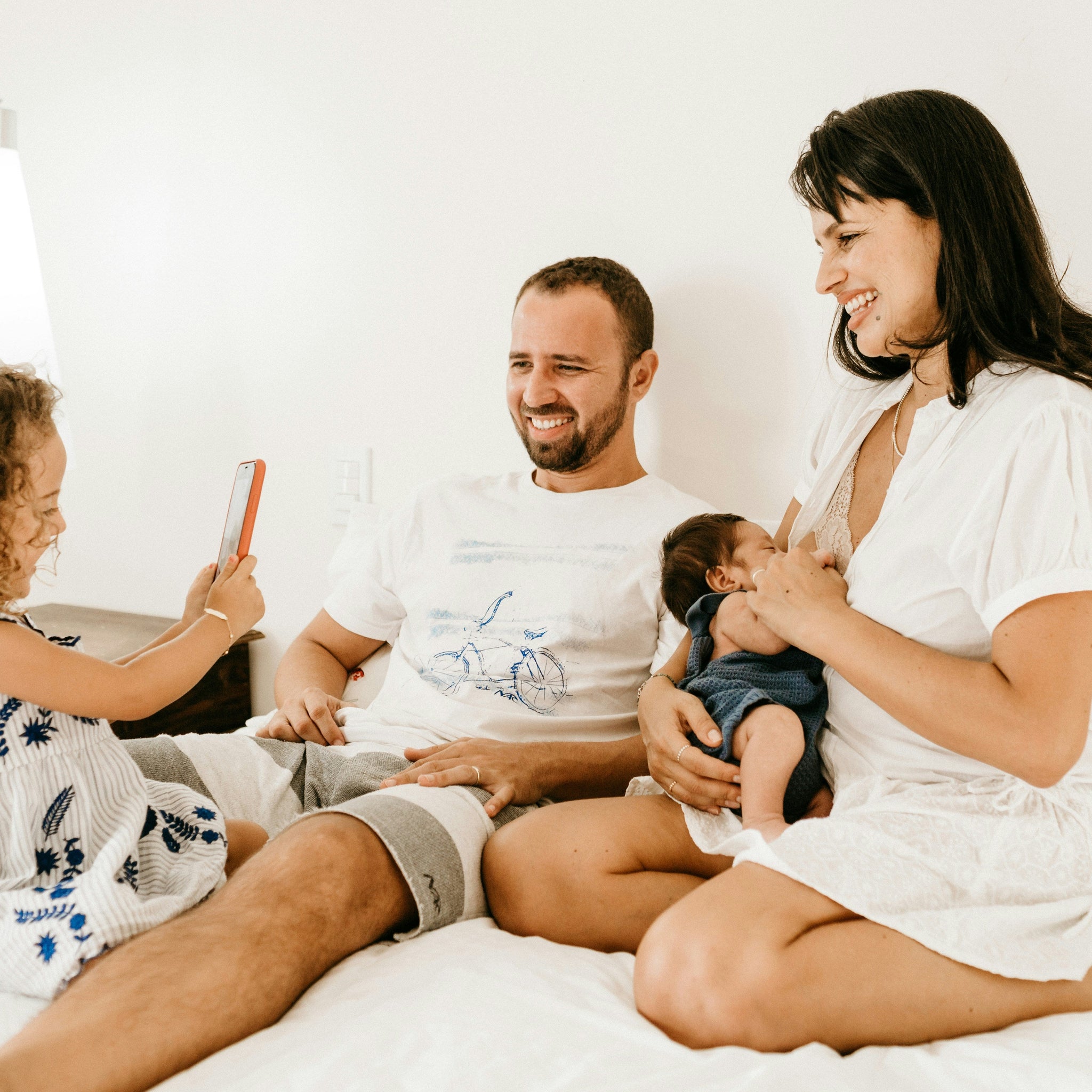 A Digital Time Capsule: How to Preserve Your Family’s Story with QR Code Jewelry